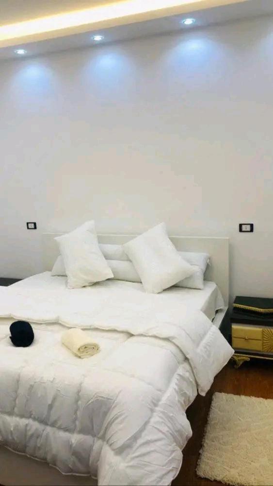 شقه بالزمالك مفروشة Apartment *